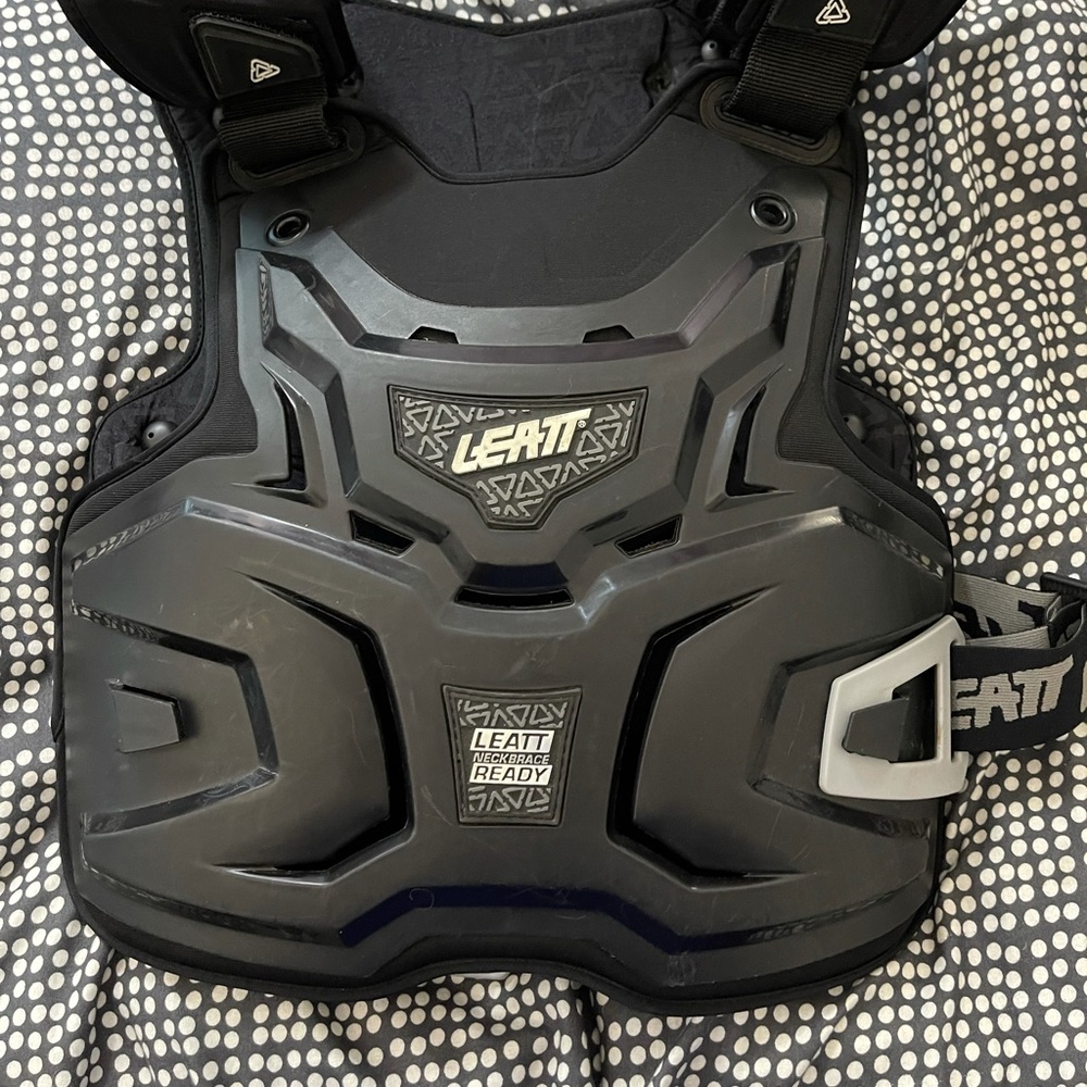 LEATT - dirt bike protective gear (jr/sm adult)